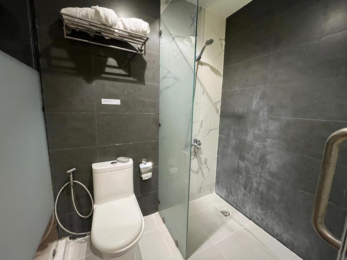 The Upperroom @ Real Suites Bacolod Exteriör bild