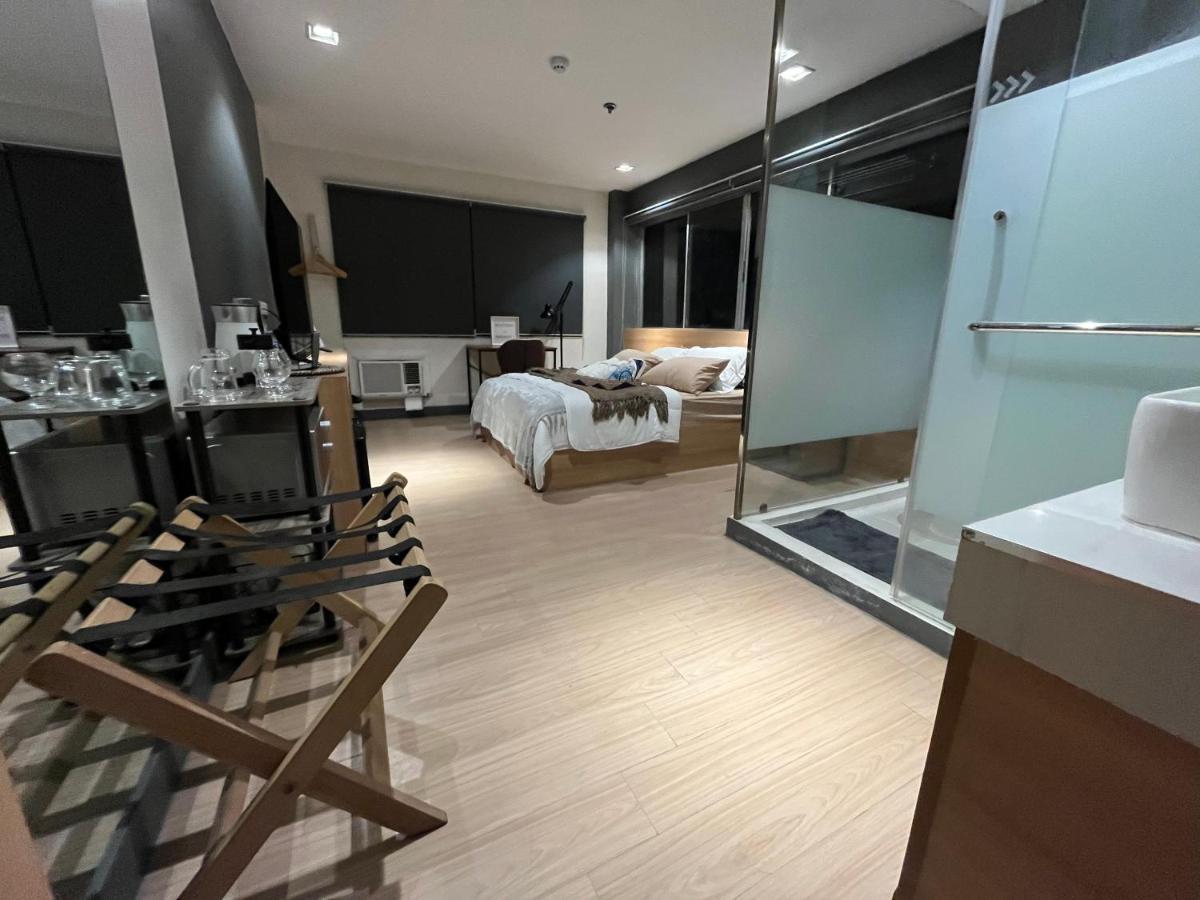 The Upperroom @ Real Suites Bacolod Exteriör bild