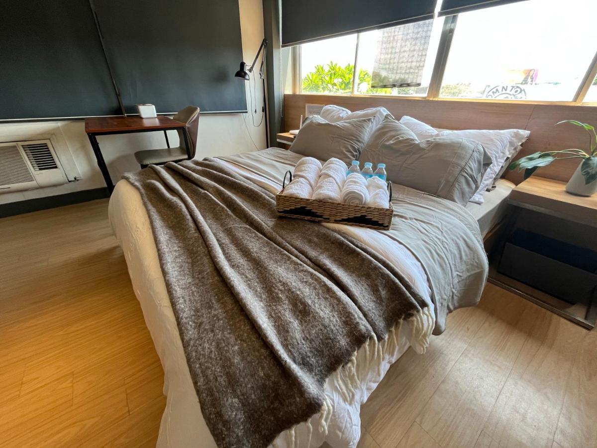 The Upperroom @ Real Suites Bacolod Exteriör bild