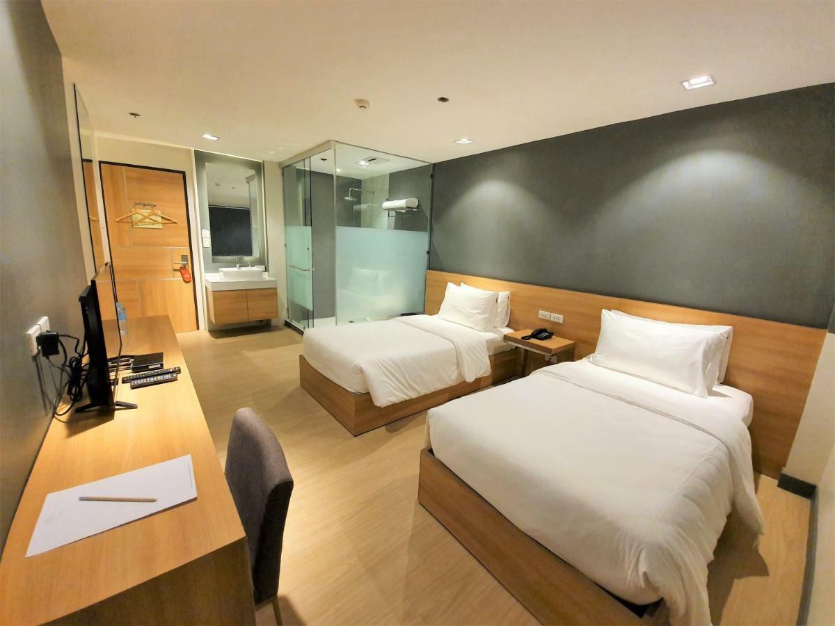 The Upperroom @ Real Suites Bacolod Exteriör bild