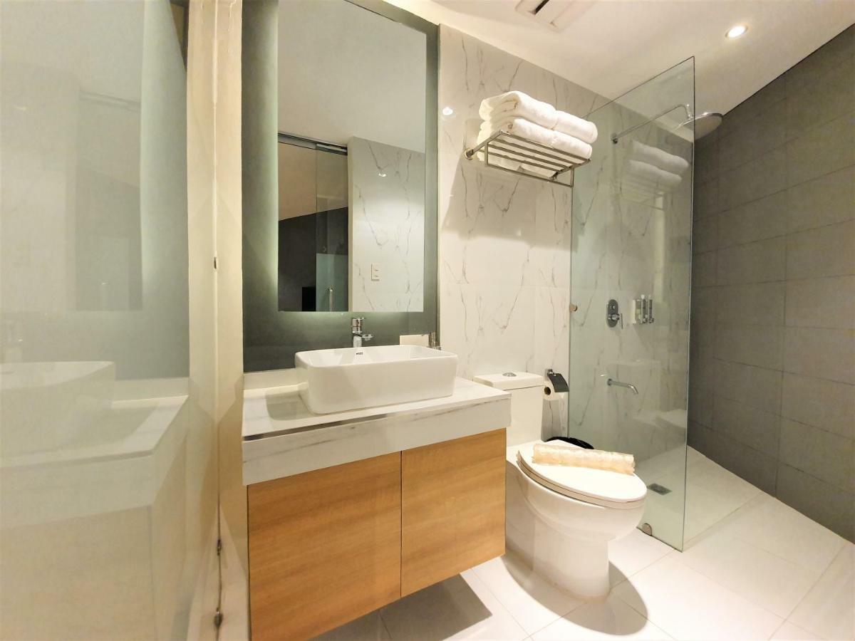 The Upperroom @ Real Suites Bacolod Exteriör bild