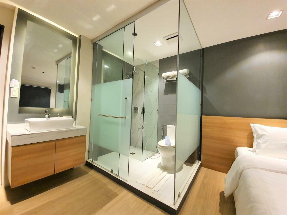 The Upperroom @ Real Suites Bacolod Exteriör bild
