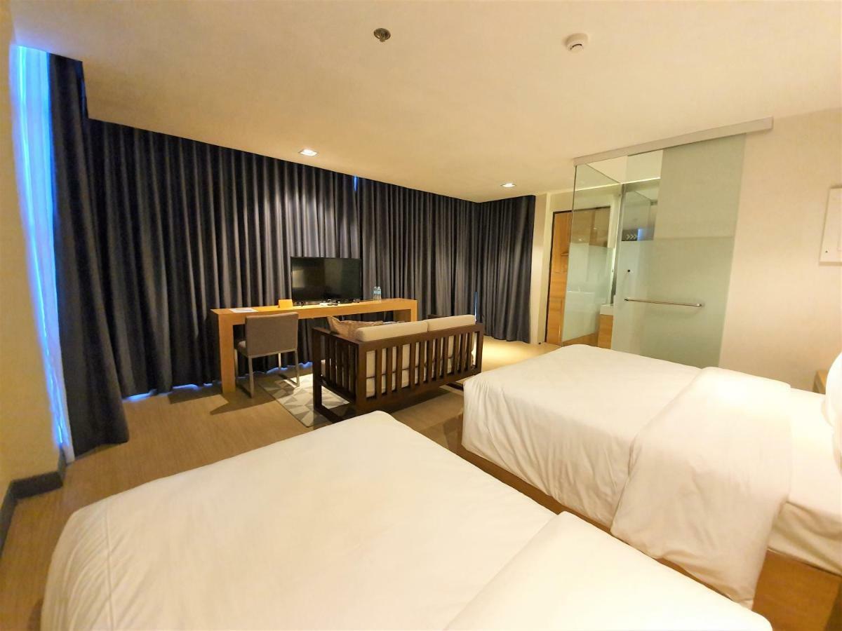 The Upperroom @ Real Suites Bacolod Exteriör bild