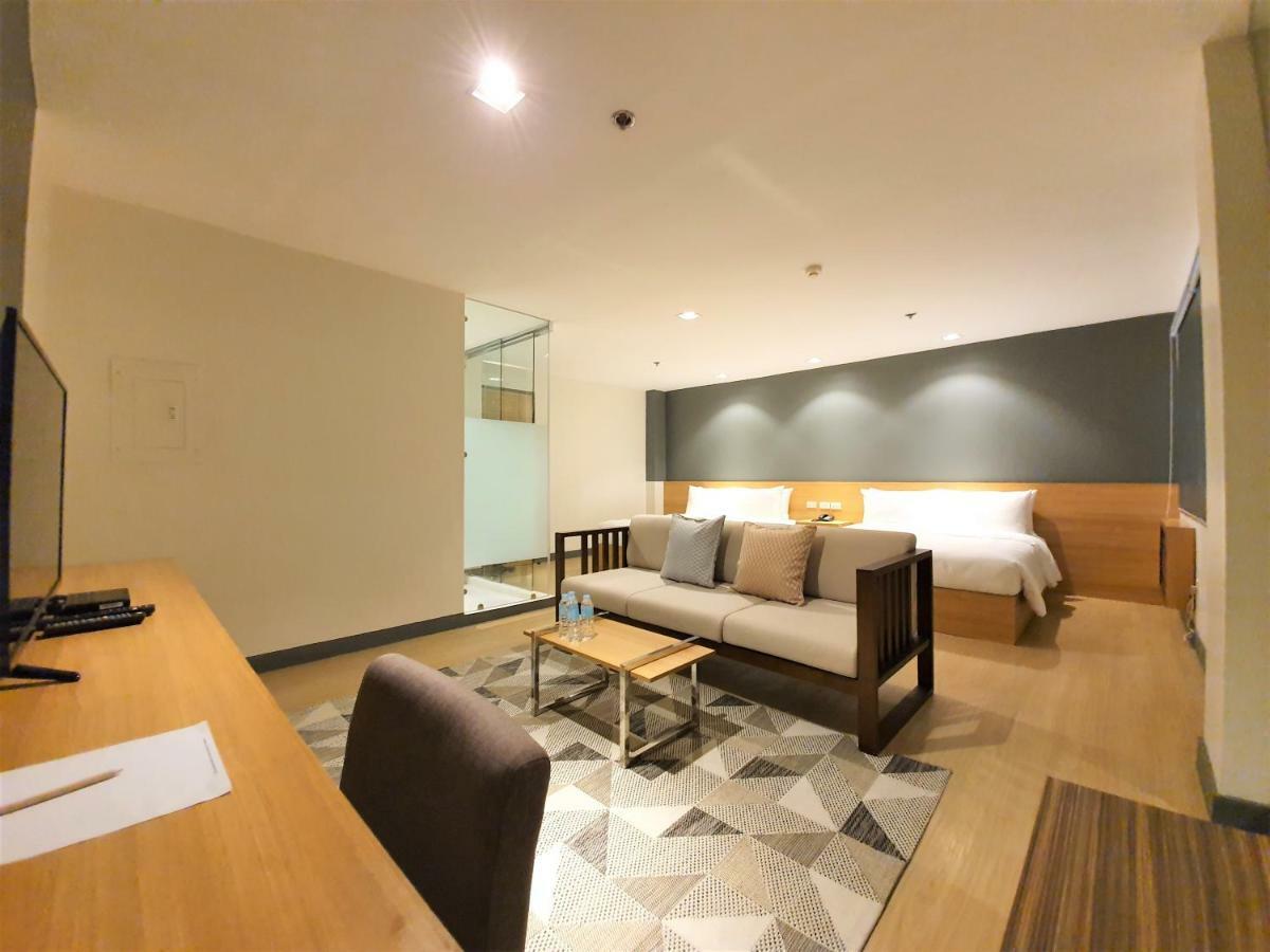 The Upperroom @ Real Suites Bacolod Exteriör bild