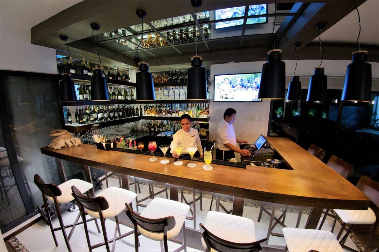 The Upperroom @ Real Suites Bacolod Exteriör bild