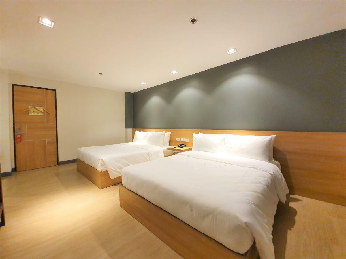 The Upperroom @ Real Suites Bacolod Exteriör bild