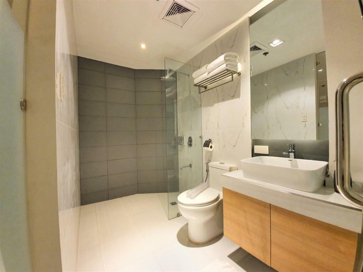 The Upperroom @ Real Suites Bacolod Exteriör bild