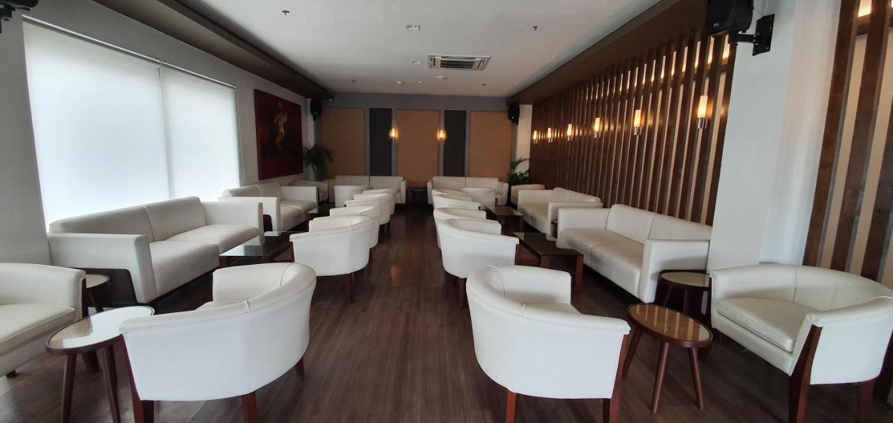 The Upperroom @ Real Suites Bacolod Exteriör bild