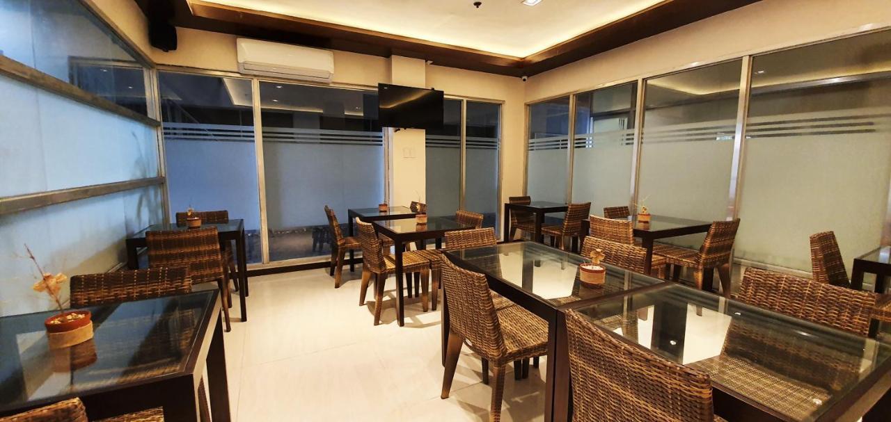 The Upperroom @ Real Suites Bacolod Exteriör bild